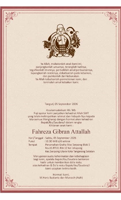 Kartu undangan khitanan Fahreza Gibran Attallah, dengan bingkai ornamen merah bata dan emblem peci